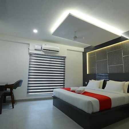 D-Luxe Hotel Kochi Dış mekan fotoğraf