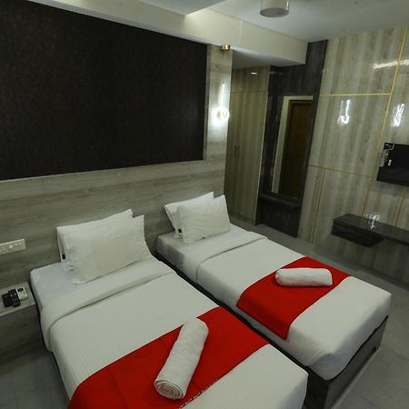 D-Luxe Hotel Kochi Dış mekan fotoğraf