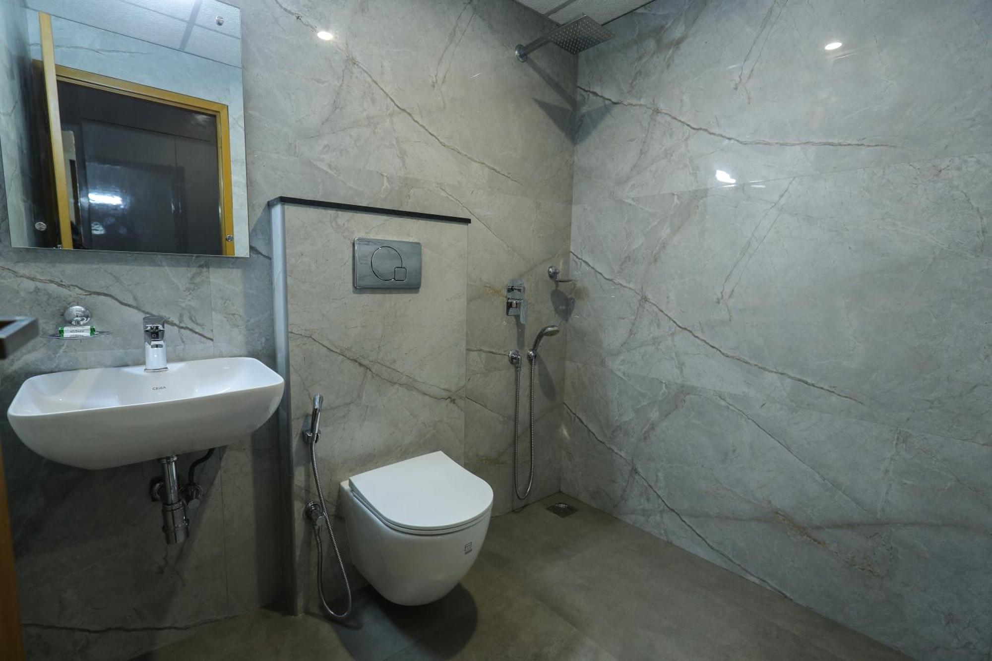 D-Luxe Hotel Kochi Dış mekan fotoğraf