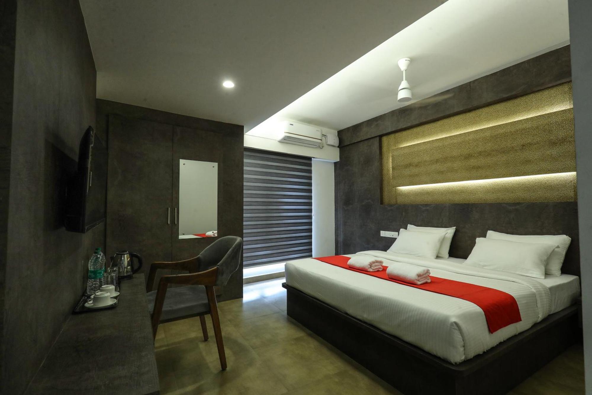 D-Luxe Hotel Kochi Dış mekan fotoğraf