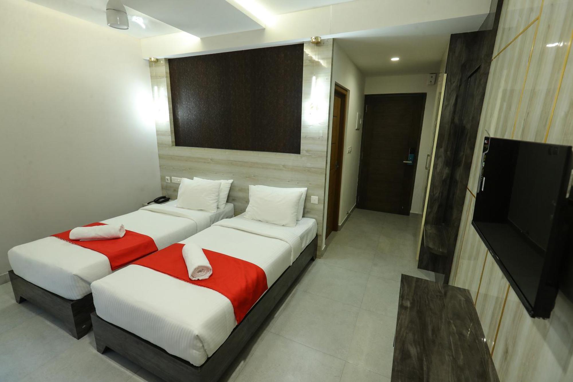 D-Luxe Hotel Kochi Dış mekan fotoğraf